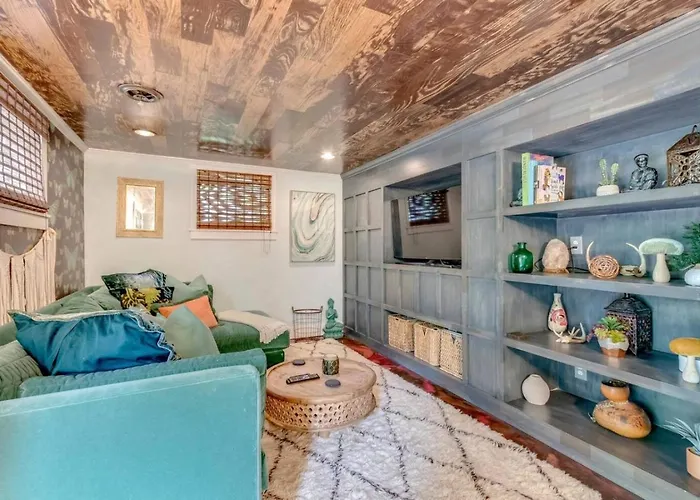 Unique And Stylish East Nashville 3 Bedroom 2.5 Bath