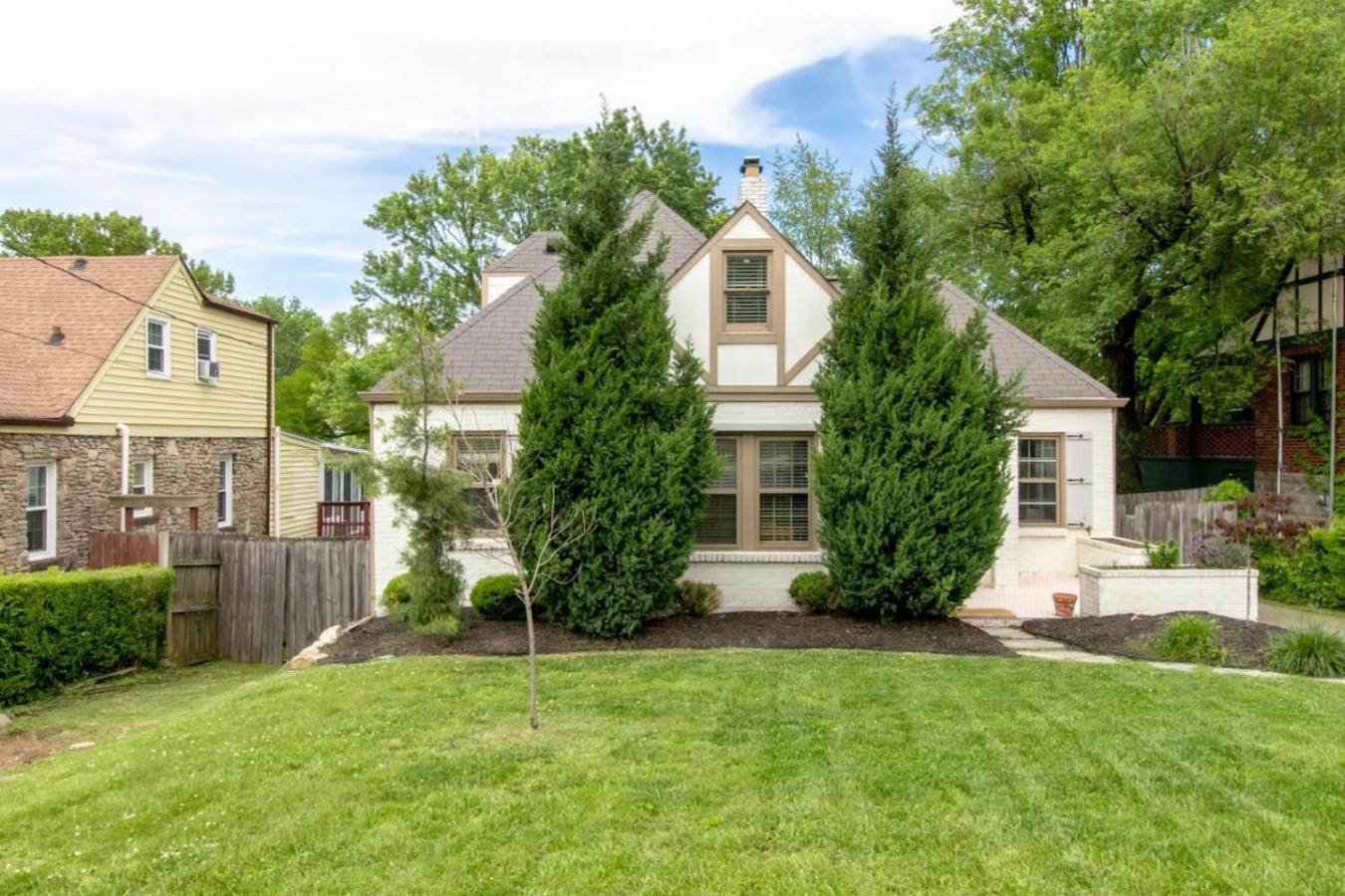 Unique And Stylish East 3 Bedroom 2.5 Bath Holiday home Nashville