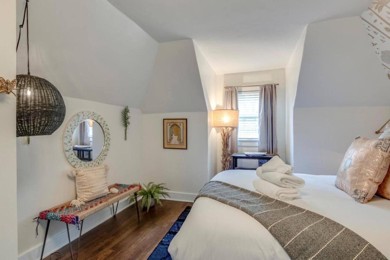 Unique And Stylish East 3 Bedroom 2.5 Bath * Nashville